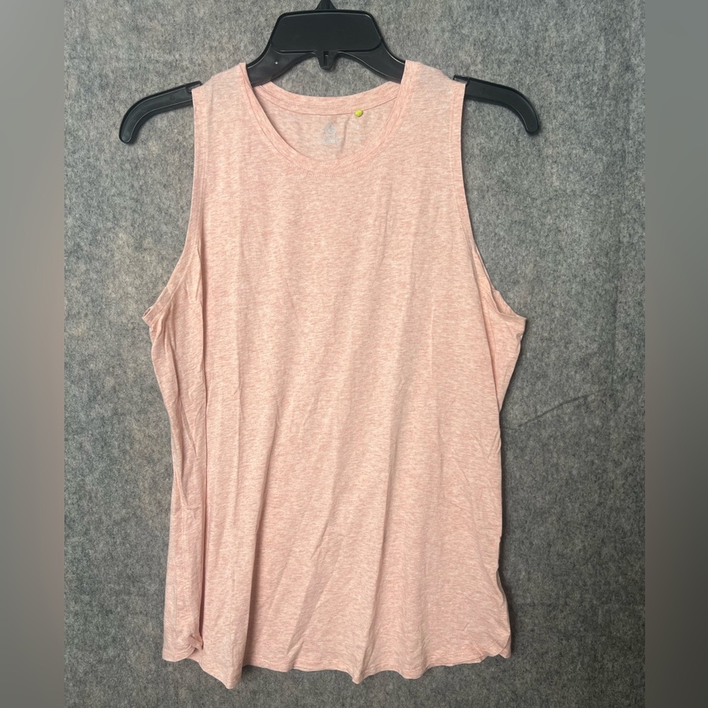 Tasc Woman Size Medium Sleeveless lightweight athletic‎ top